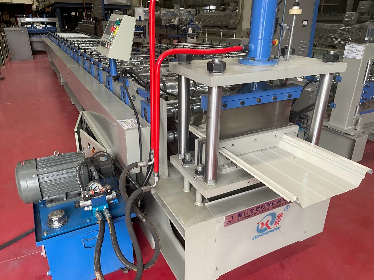 Máquina para telhados metálicos com trava instantânea