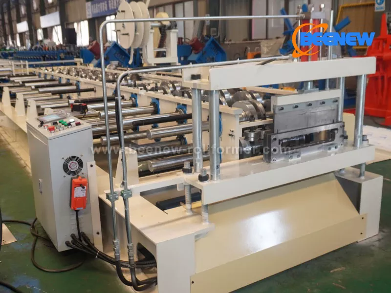 Máquina formadora de costura em pé